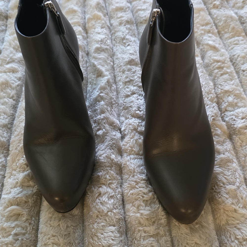 Prada Authentic Black Leather High Block Wood Grain Heel Ankle Booties - Picture 8 of 15